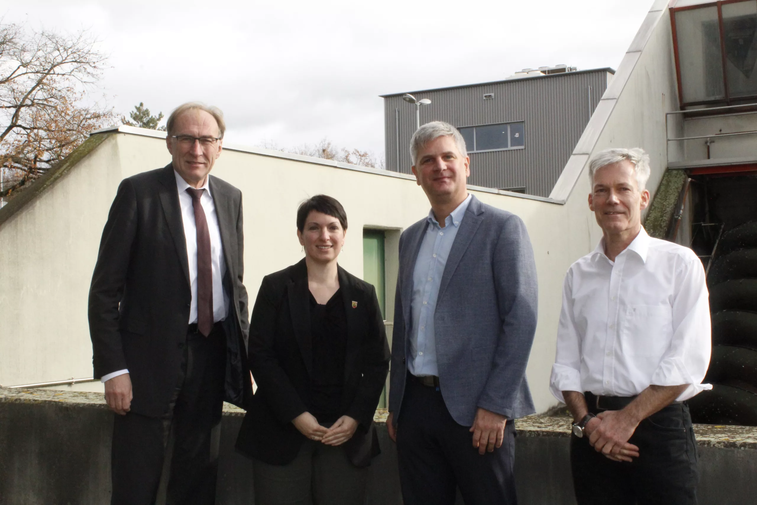 Von links:Martin Haag, Britta Dohmen,Mirco Ebeling, Geschäftsführer des AZV, und Andreas Bechtold. Foto: Andrea Keller/WZO